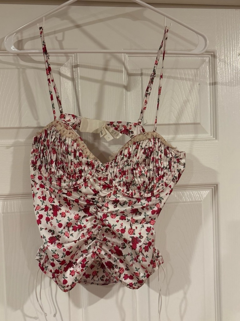 For love and lemons-Floral Ruched Sweetheart Cami Top - White with Red Rose Prin